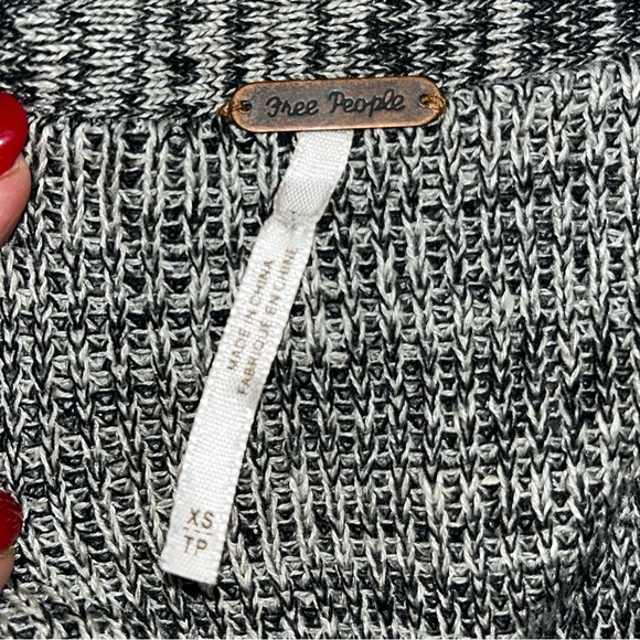 Free People ALANA sweater gray Black OFF Shoulder wide Neck marled XS Oversized - Picture 5 of 16